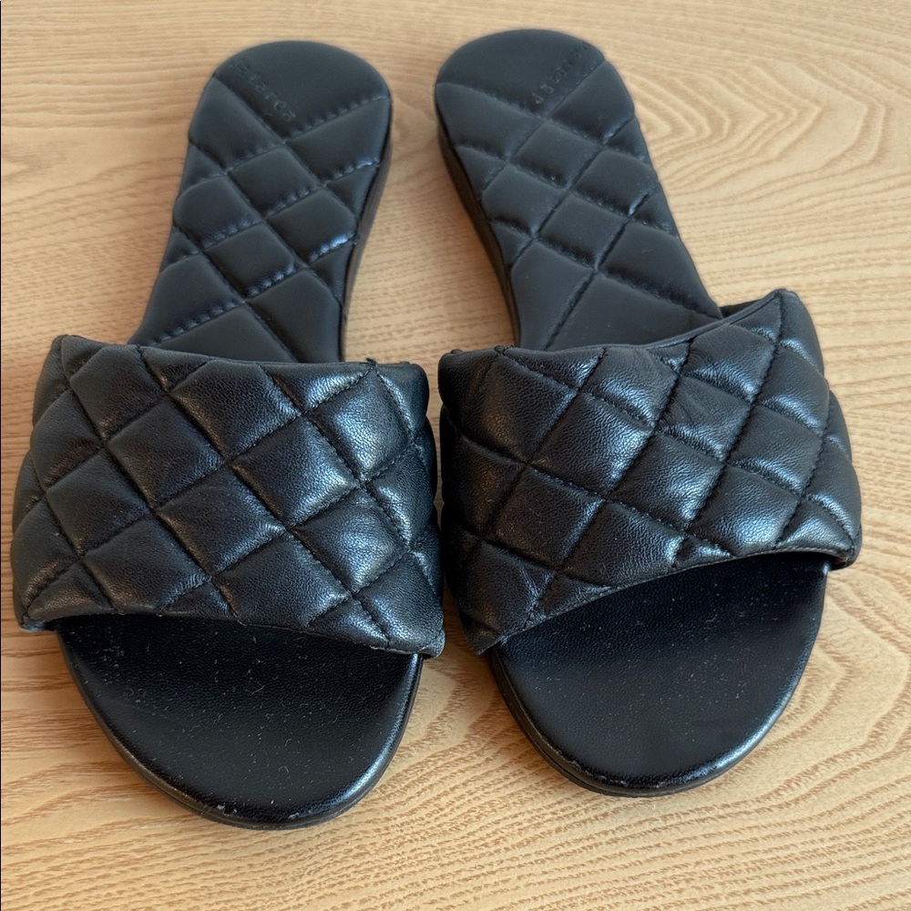 Jatarea Black Quilted Slide Sandals